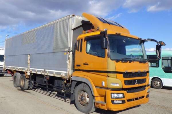 Mitsubishi FUSO New Face Wing van