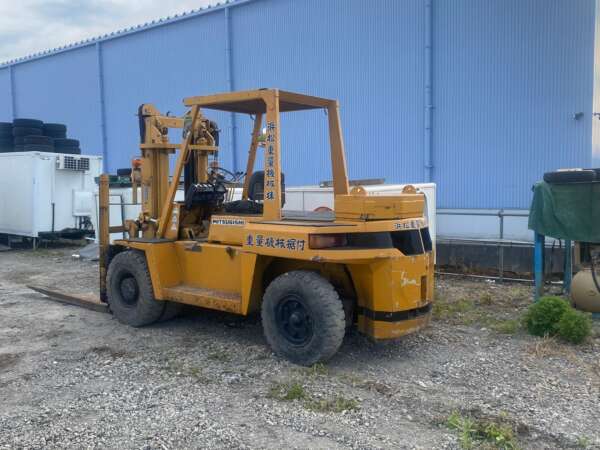 Mitsubishi 7 ton fork lift - Image 2