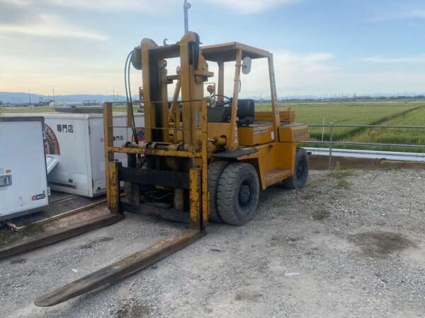 Mitsubishi 7 ton fork lift