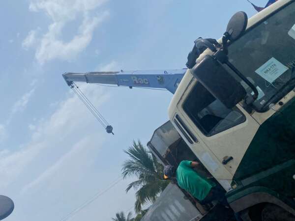 Mitsubishi Fuso Super Grade Boom Truck - Image 2