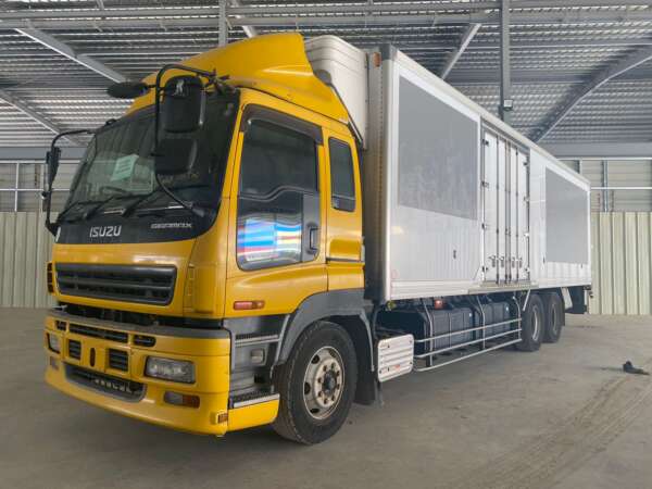 ISUZU GIGA 10w FREEZERVAN