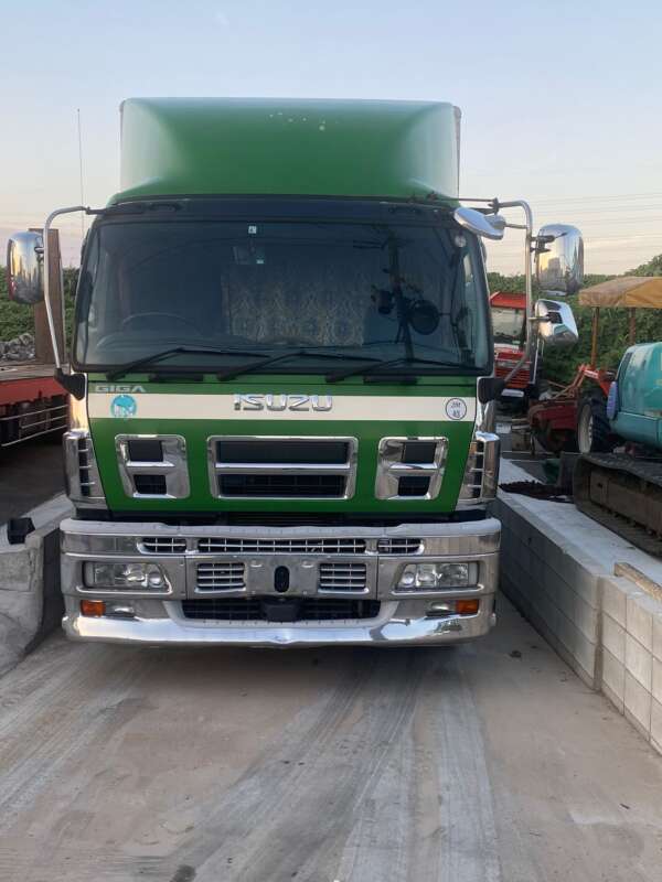 Isuzu GIGA wing. 12 wheeler - Image 2