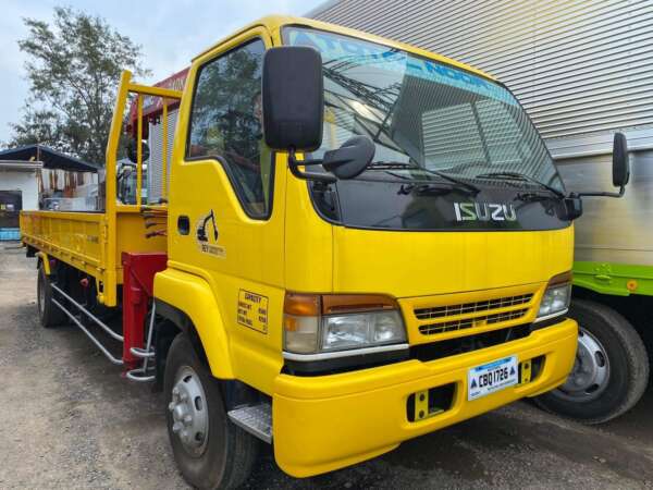 ISUZU FORWARD BOOMTRUCK