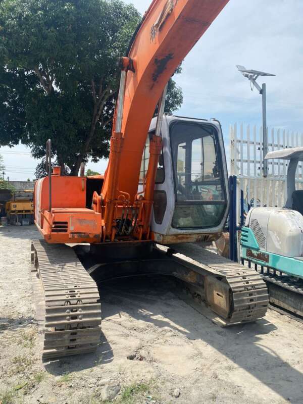 HITACHI EXCAVATOR WITH BREKER LINE