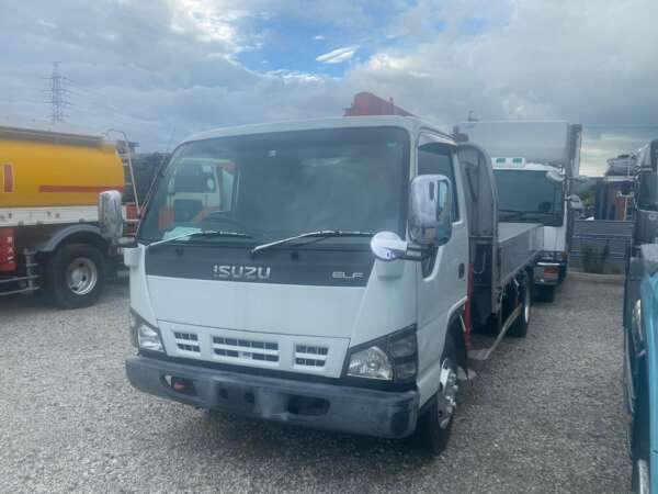Isuzu Elf Boom Truck - Image 2