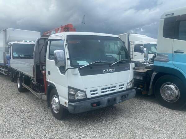 Isuzu Elf Boom Truck