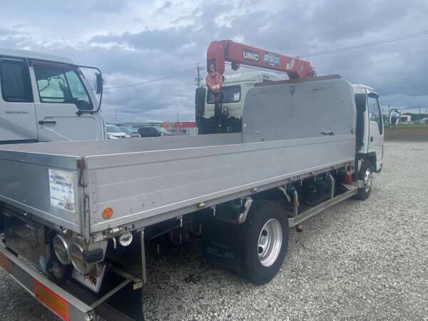 Isuzu Elf Boom Truck - Image 3