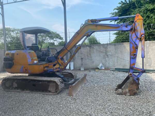 HITACHI EXCAVATOR - Image 3