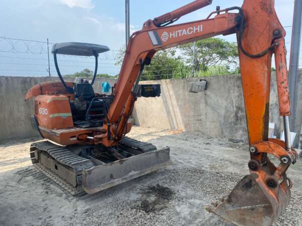 HITACHI EXCAVATOR - Image 3