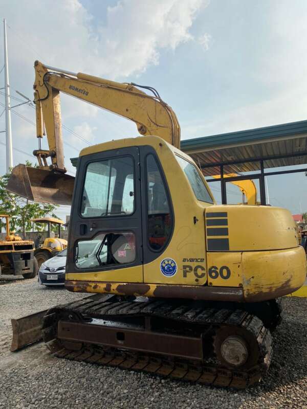KOMATSU EXCAVATOR - Image 2