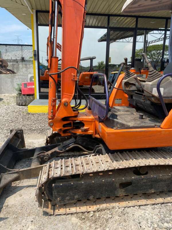 HITACHI EXCAVATOR - Image 6