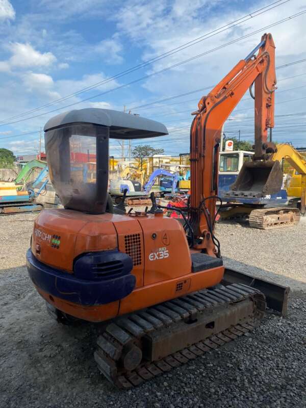 HITACHI EXCAVATOR - Image 2