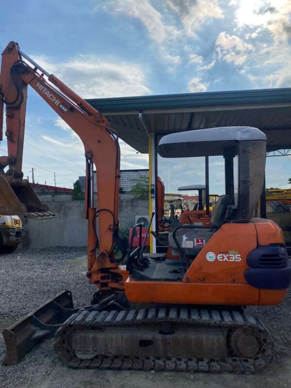 HITACHI EXCAVATOR - Image 3