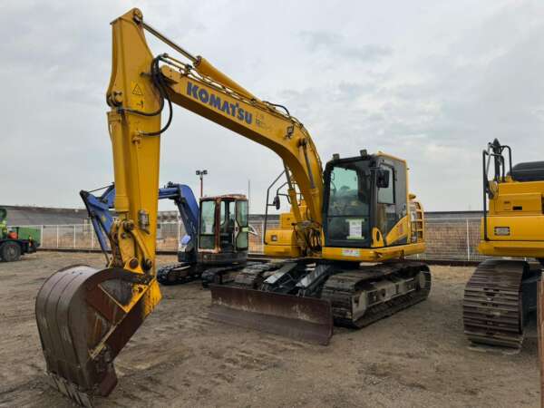 KOMATSU EXCAVATOR PC200-8