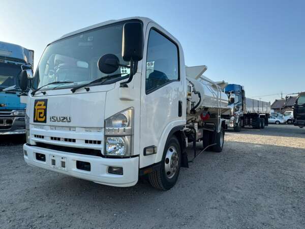 ISUZU ELF FUEL TANKER (NPR 75)
