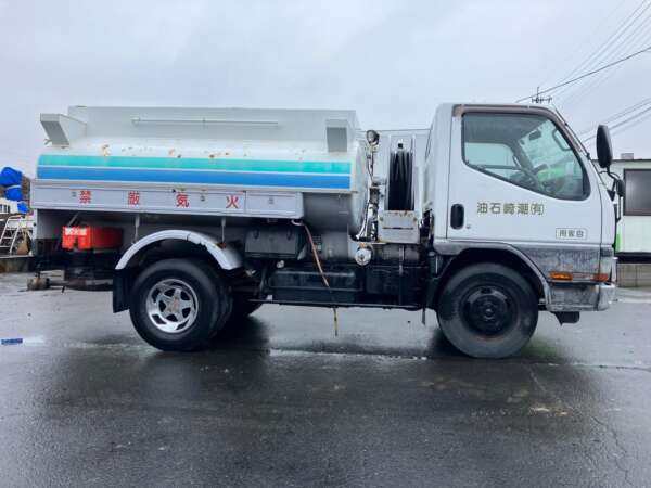 Canter 3 KL Tanker In line - Image 8
