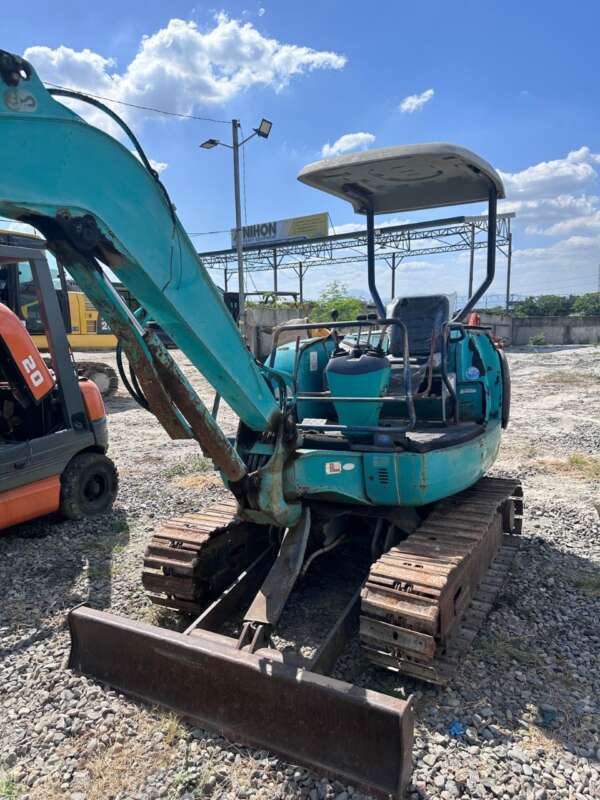 EXCAVATOR KOMATSU PC27R-8
