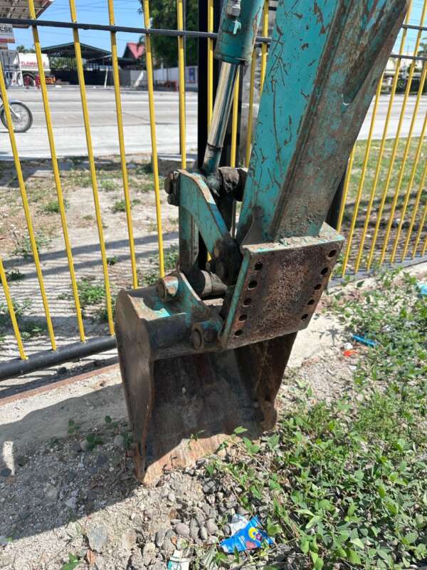 EXCAVATOR KOMATSU PC27R-8 - Image 5