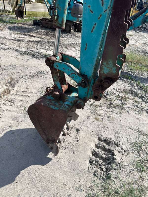 EXCAVATOR KOMATSU PC10-7 - Image 2