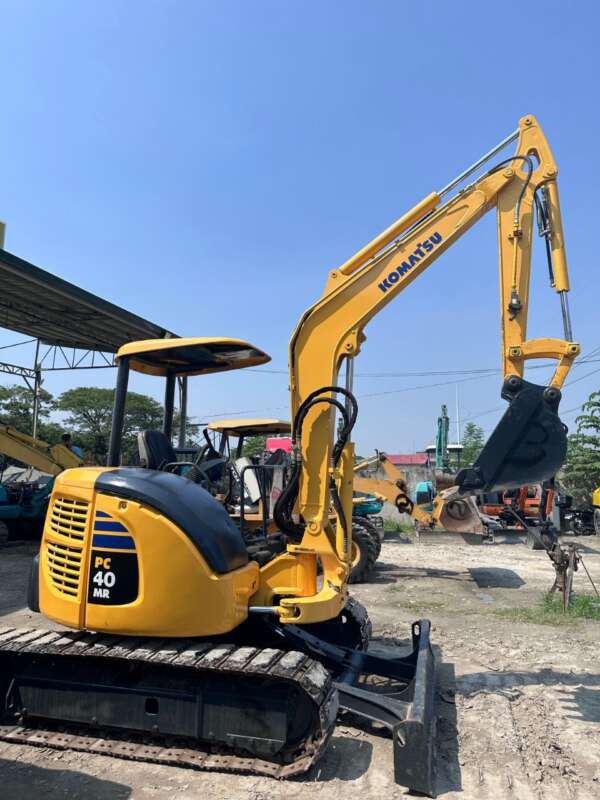KOMATSU PC 40 MR