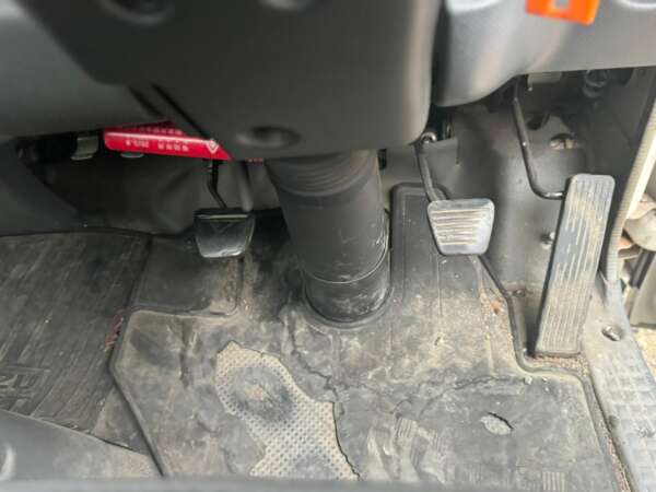 Isuzu ELF 3.6 KL Full Tanker - Image 5