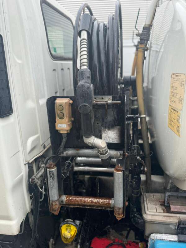 Isuzu ELF 3.6 KL Full Tanker - Image 3