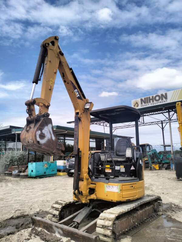 CATERPILLAR EXCAVATOR MODEL - CAT303C