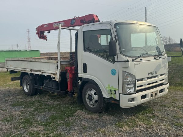 Isuzu ELF Boom Truck