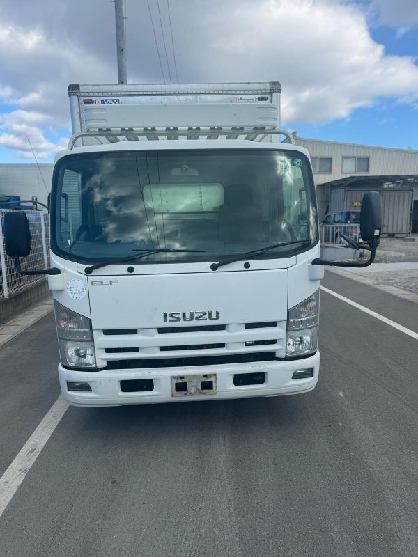 Isuzu ElF Close Van 14.5 Feet