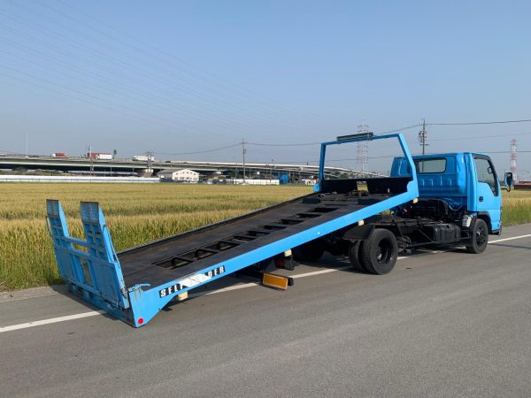 Isuzu Elf Car Carrier - Image 2