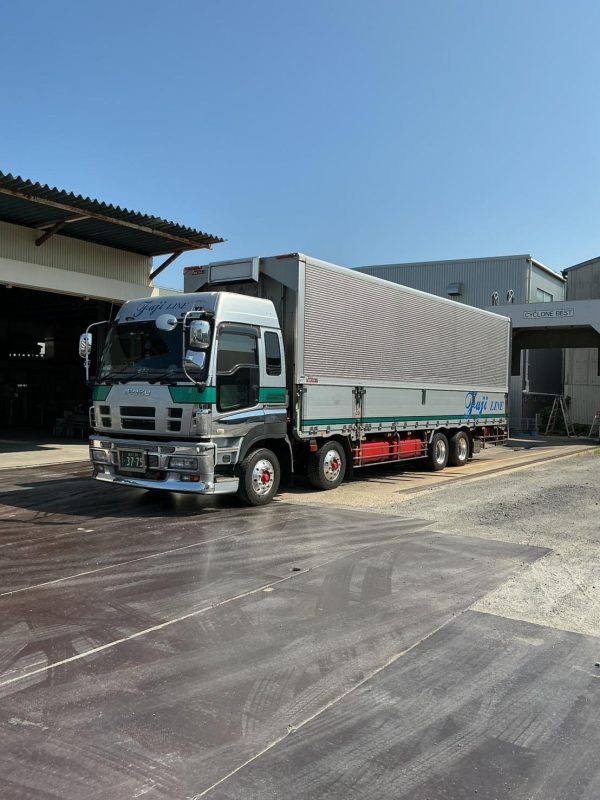 Isuzu GIGA Wing van | Transmission F7 | Engin 6 UZ | Model CYJ77W8 - Image 3